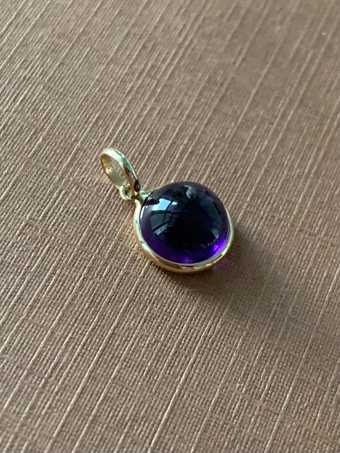 14k Solid Yellow Gold, Purple Amethyst Round Cabochon Mini Pendant